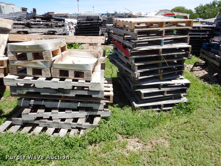 image for item DE1267 Approximately 200 pallets