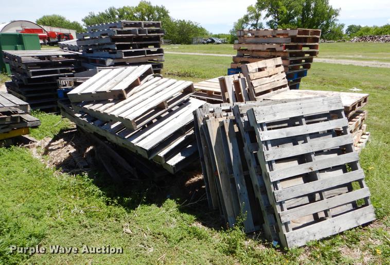 image for item DE1267 Approximately 200 pallets