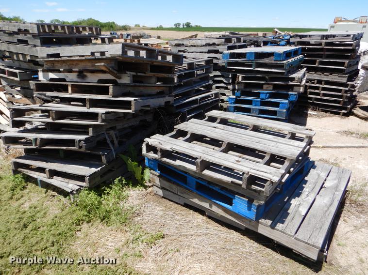 image for item DE1267 Approximately 200 pallets