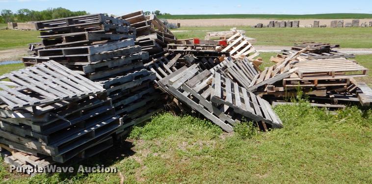 image for item DE1267 Approximately 200 pallets