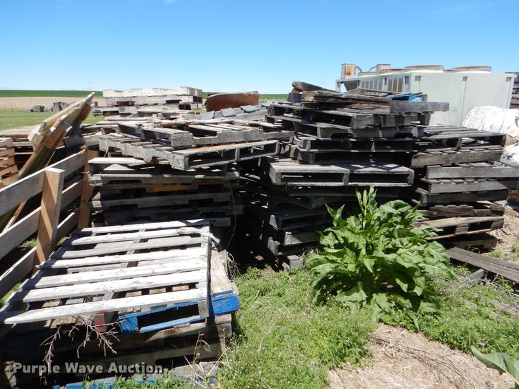 image for item DE1267 Approximately 200 pallets