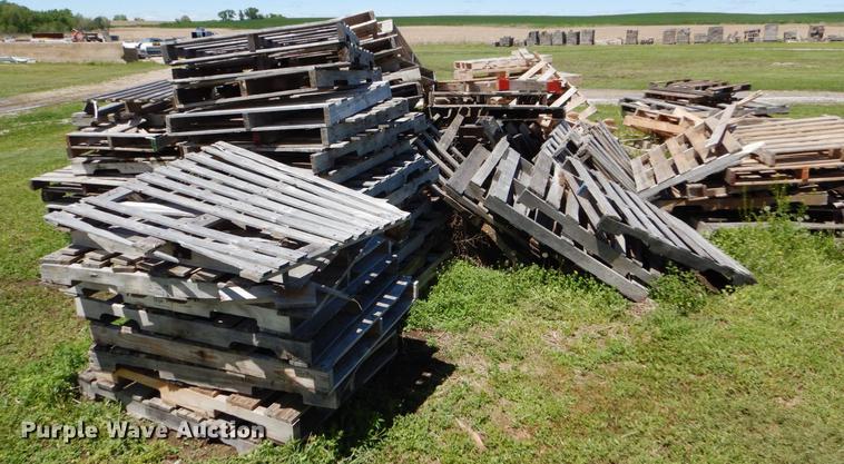 image for item DE1267 Approximately 200 pallets