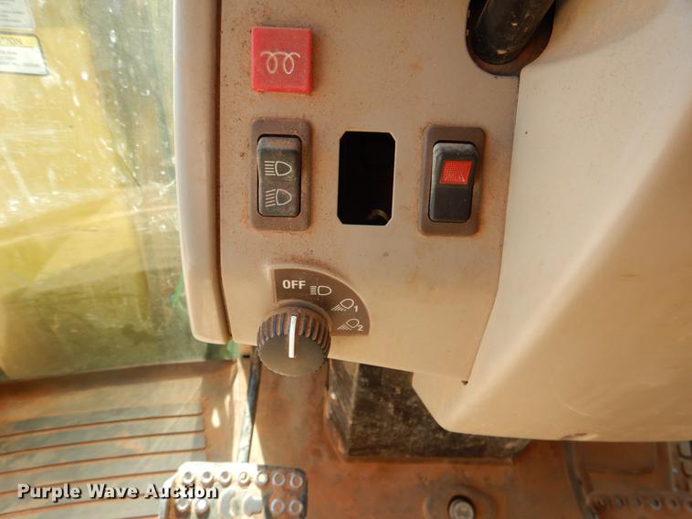 image for item DE3961 2007 John Deere 6615 tractor