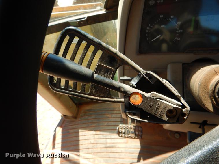 image for item DE3961 2007 John Deere 6615 tractor