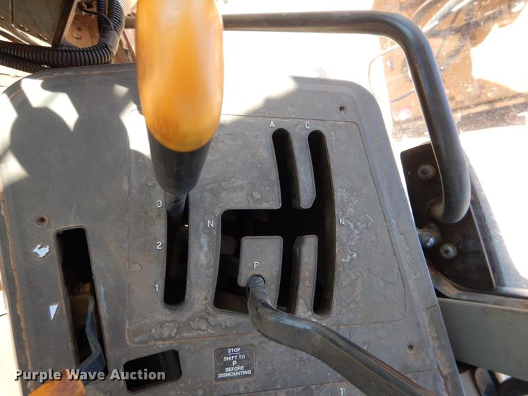 image for item DE3961 2007 John Deere 6615 tractor