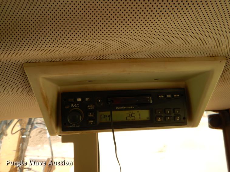 image for item DE3961 2007 John Deere 6615 tractor