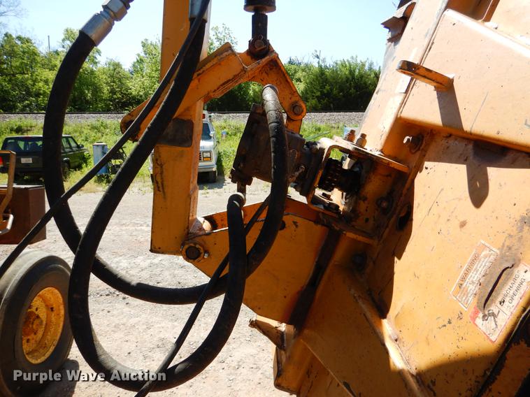 image for item DE3961 2007 John Deere 6615 tractor