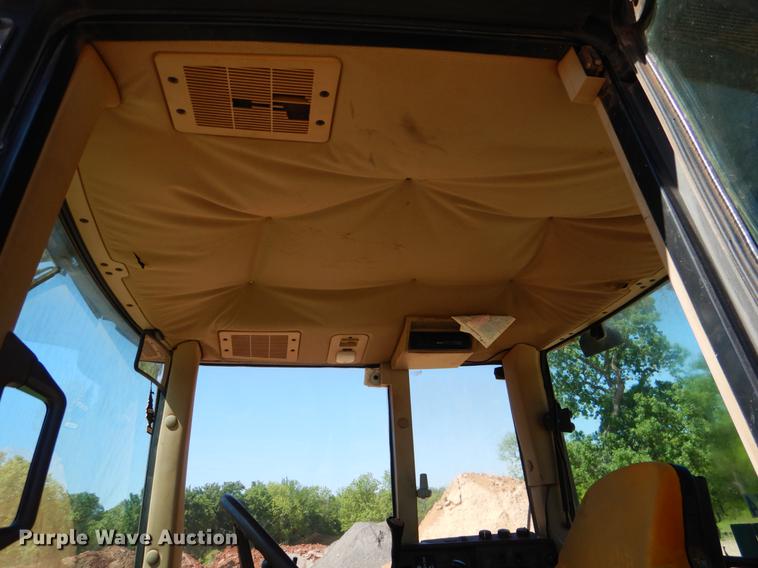 image for item DE3962 2001 John Deere 6310 tractor