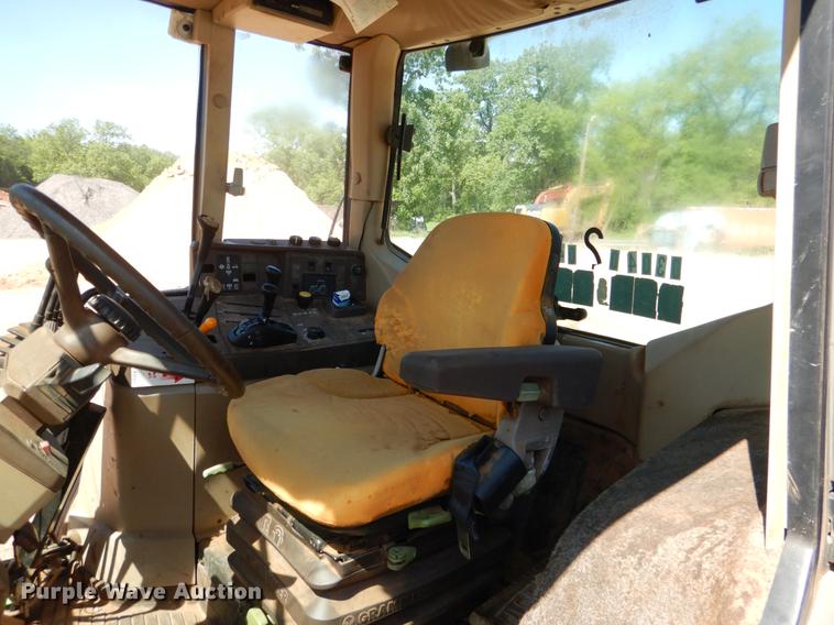 image for item DE3962 2001 John Deere 6310 tractor