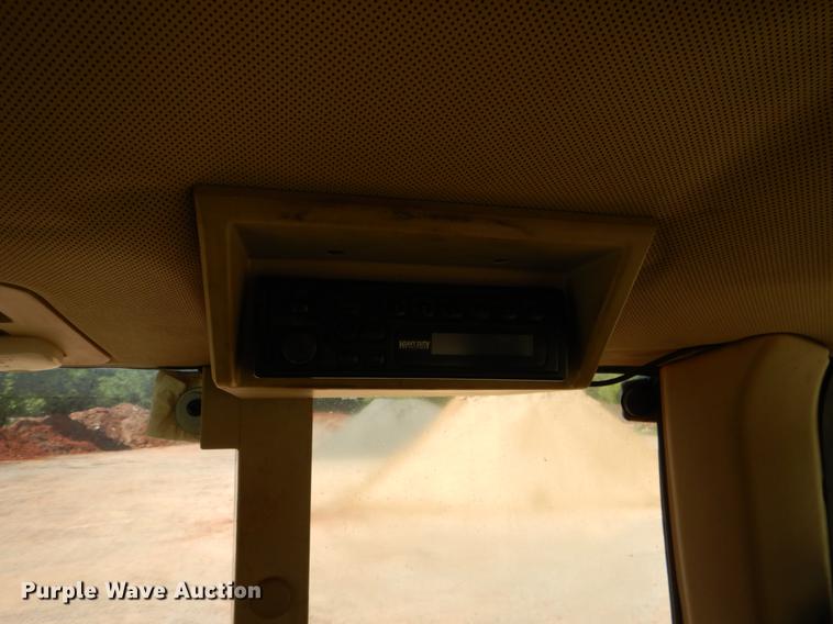 image for item DE3962 2001 John Deere 6310 tractor