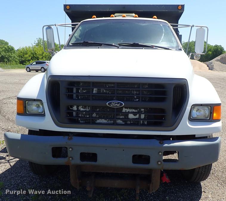 image for item DE5333 2003 Ford F650 dump truck