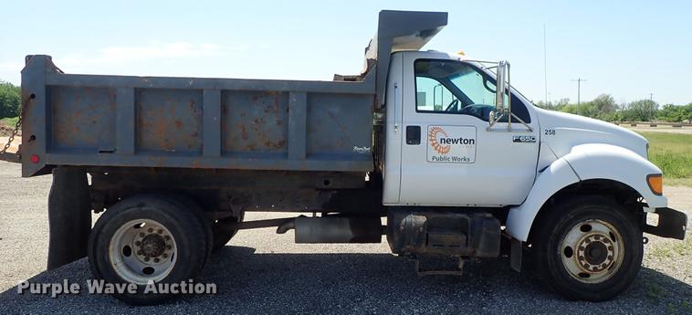 image for item DE5333 2003 Ford F650 dump truck