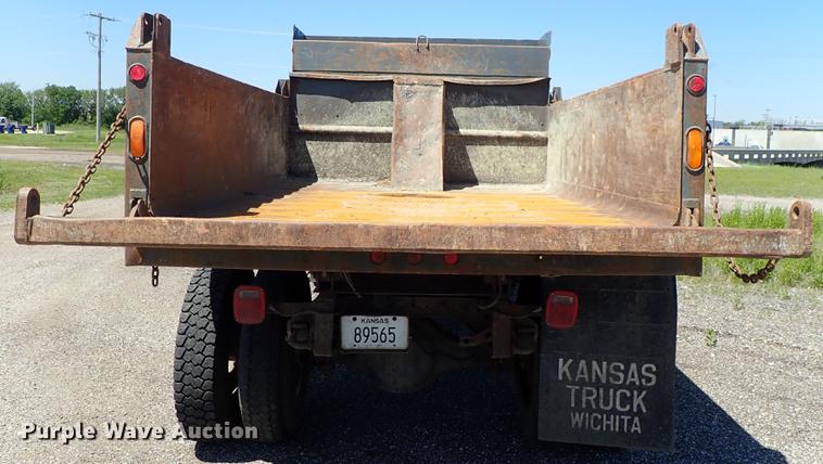 image for item DE5333 2003 Ford F650 dump truck