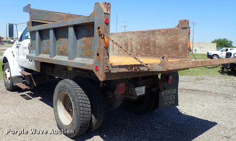 image for item DE5333 2003 Ford F650 dump truck