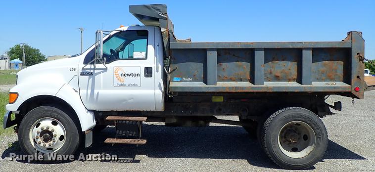 image for item DE5333 2003 Ford F650 dump truck
