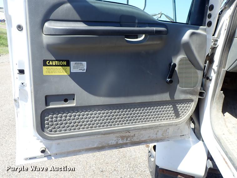 image for item DE5333 2003 Ford F650 dump truck