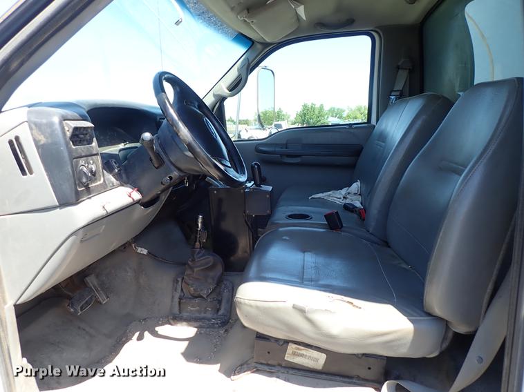 image for item DE5333 2003 Ford F650 dump truck