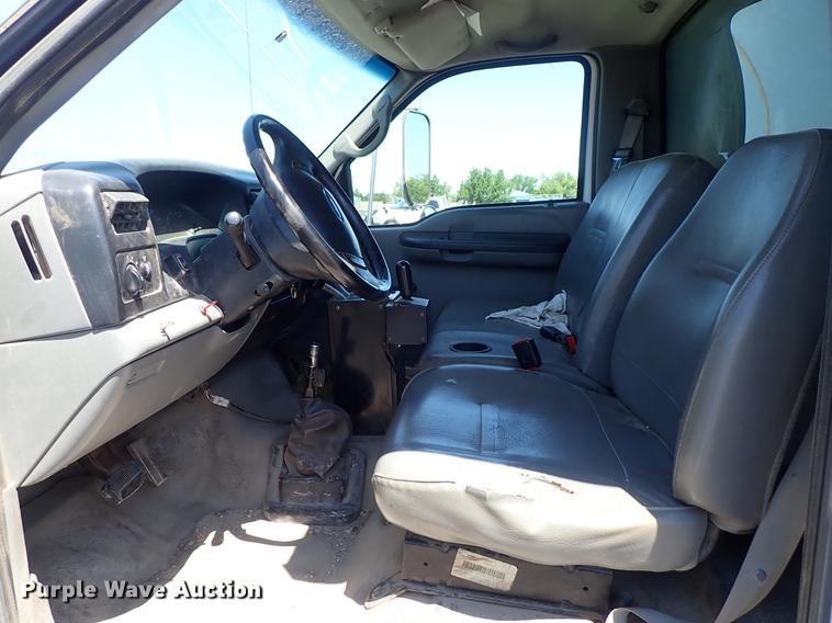 image for item DE5333 2003 Ford F650 dump truck