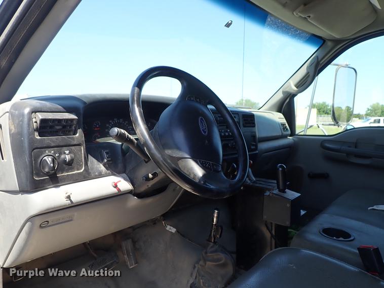 image for item DE5333 2003 Ford F650 dump truck