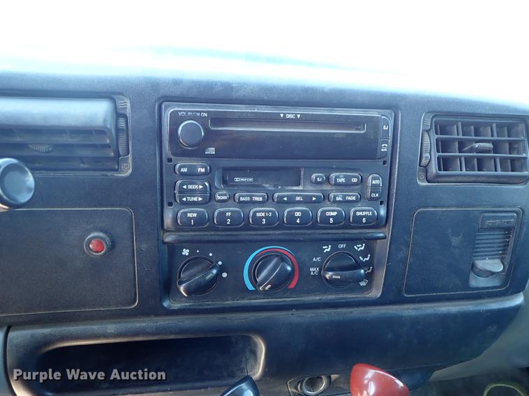 image for item DE5333 2003 Ford F650 dump truck