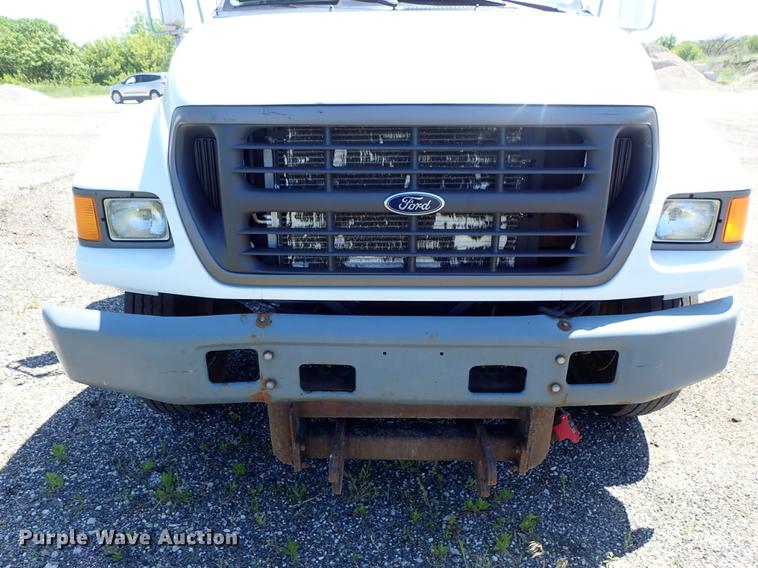 image for item DE5333 2003 Ford F650 dump truck