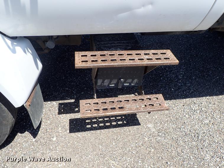 image for item DE5333 2003 Ford F650 dump truck