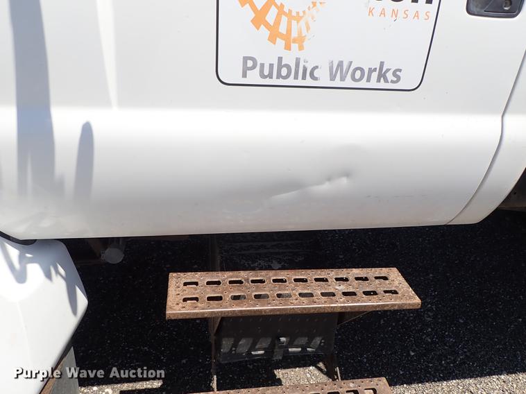 image for item DE5333 2003 Ford F650 dump truck