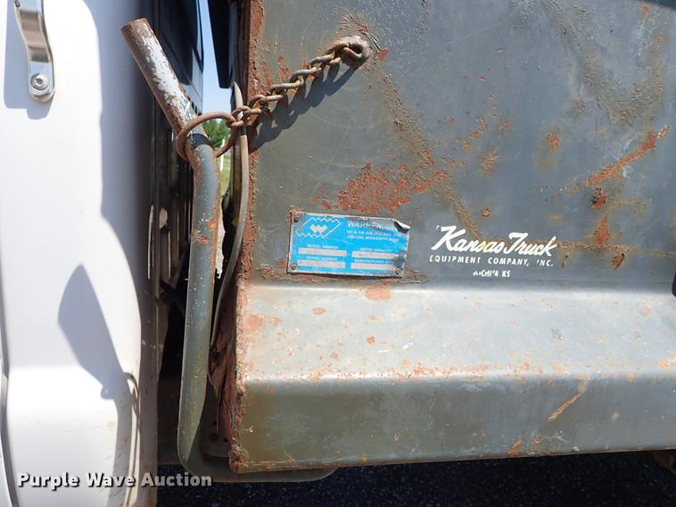 image for item DE5333 2003 Ford F650 dump truck