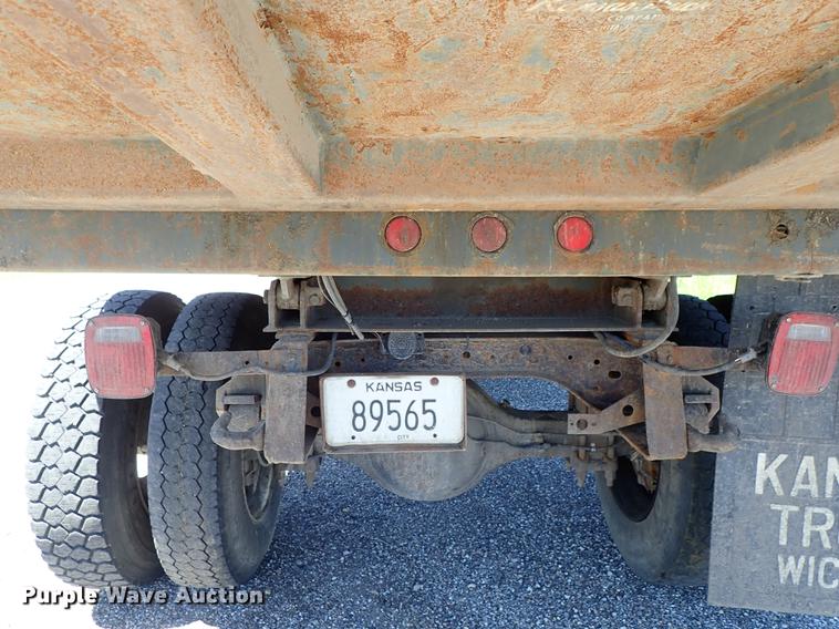 image for item DE5333 2003 Ford F650 dump truck