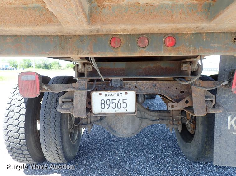 image for item DE5333 2003 Ford F650 dump truck