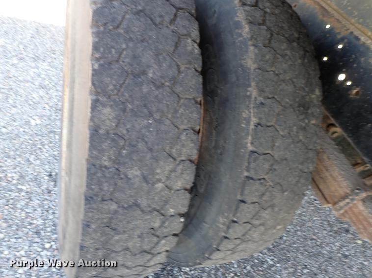 image for item DE5333 2003 Ford F650 dump truck