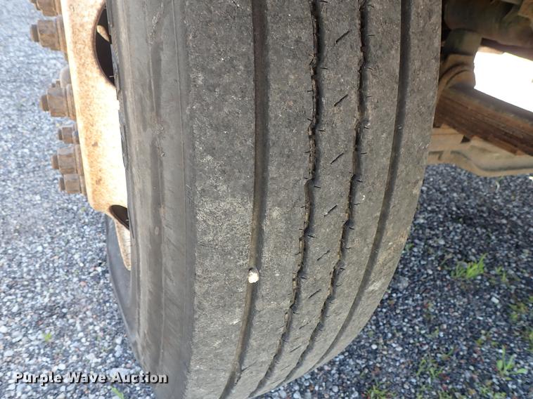 image for item DE5333 2003 Ford F650 dump truck