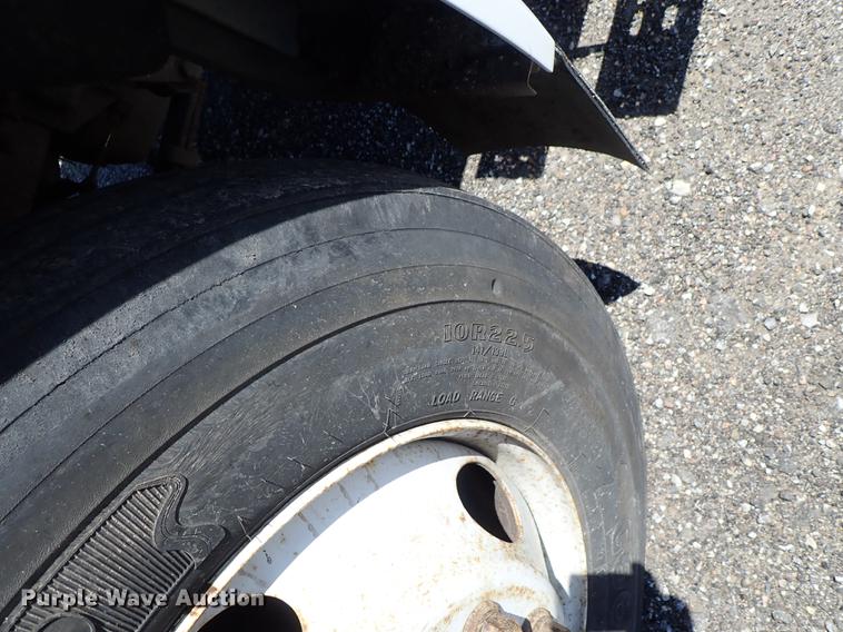 image for item DE5333 2003 Ford F650 dump truck