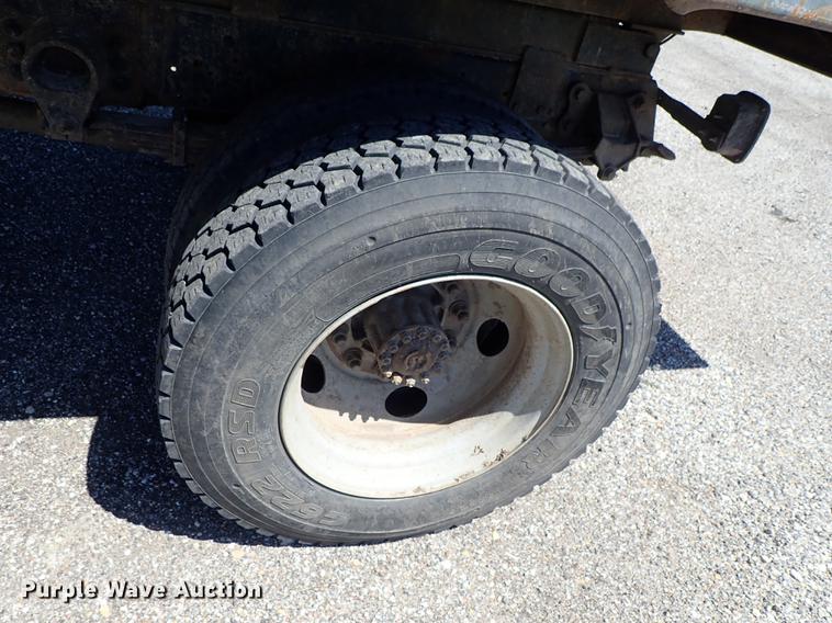 image for item DE5333 2003 Ford F650 dump truck