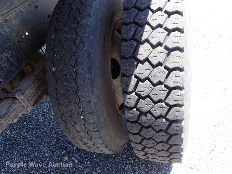 image for item DE5333 2003 Ford F650 dump truck