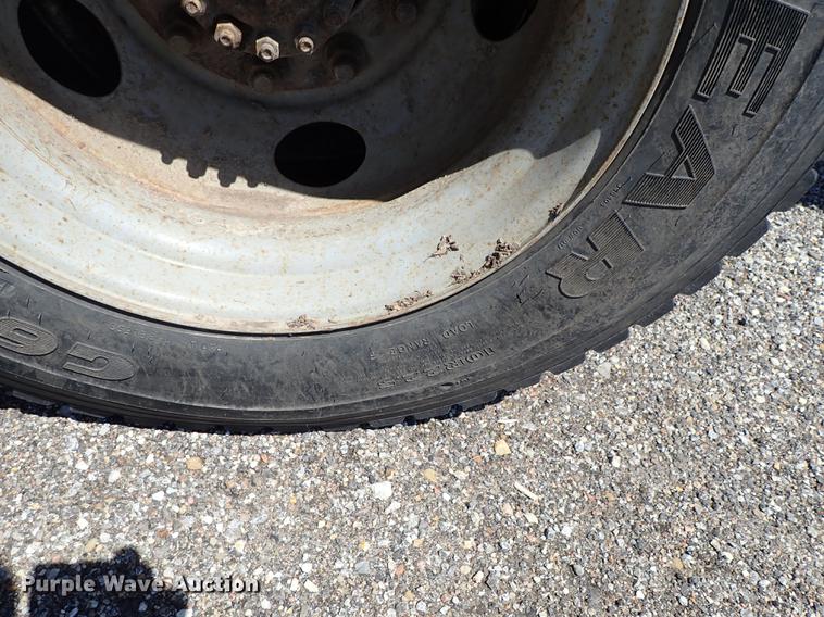 image for item DE5333 2003 Ford F650 dump truck