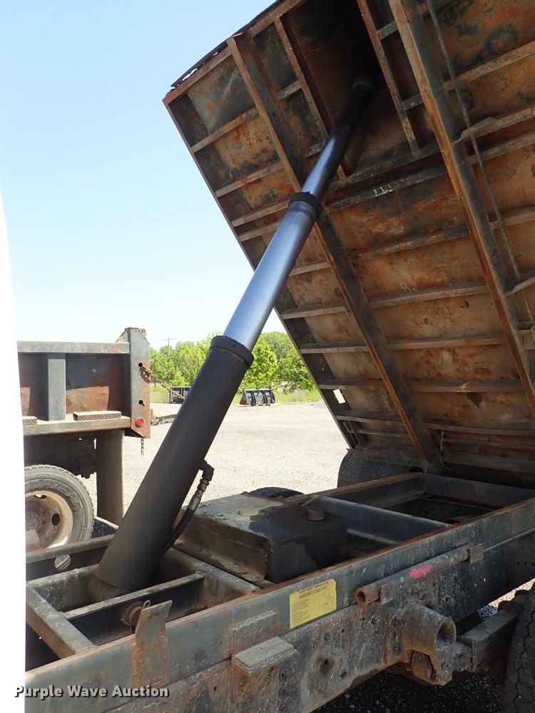 image for item DE5333 2003 Ford F650 dump truck