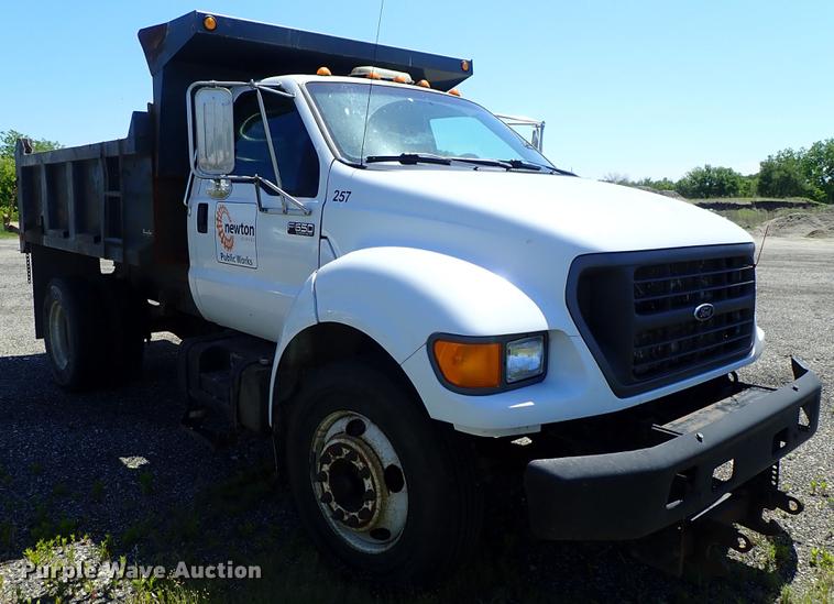 image for item DE5334 2002 Ford F650 dump truck