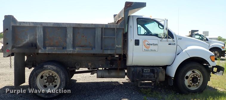 image for item DE5334 2002 Ford F650 dump truck