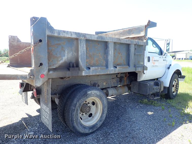 image for item DE5334 2002 Ford F650 dump truck