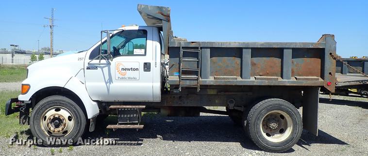 image for item DE5334 2002 Ford F650 dump truck