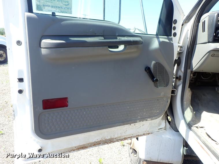 image for item DE5334 2002 Ford F650 dump truck