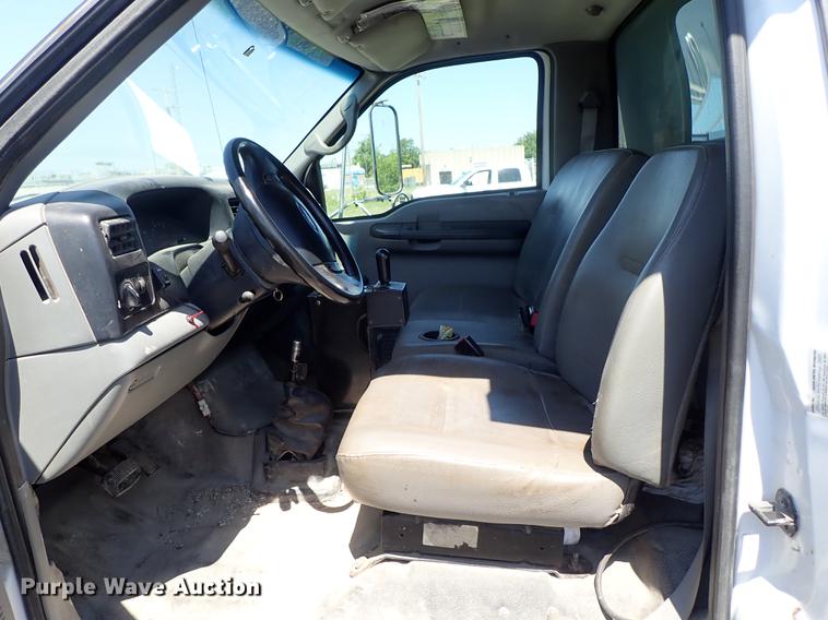 image for item DE5334 2002 Ford F650 dump truck