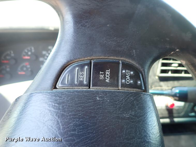 image for item DE5334 2002 Ford F650 dump truck