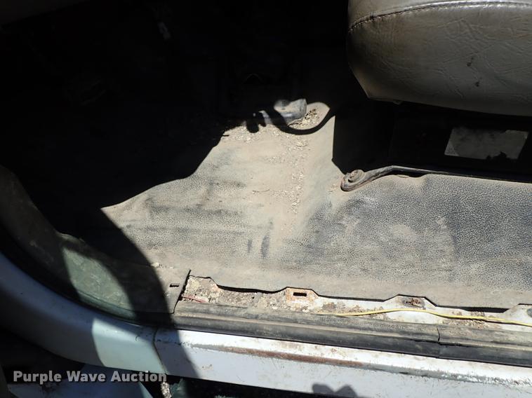 image for item DE5334 2002 Ford F650 dump truck