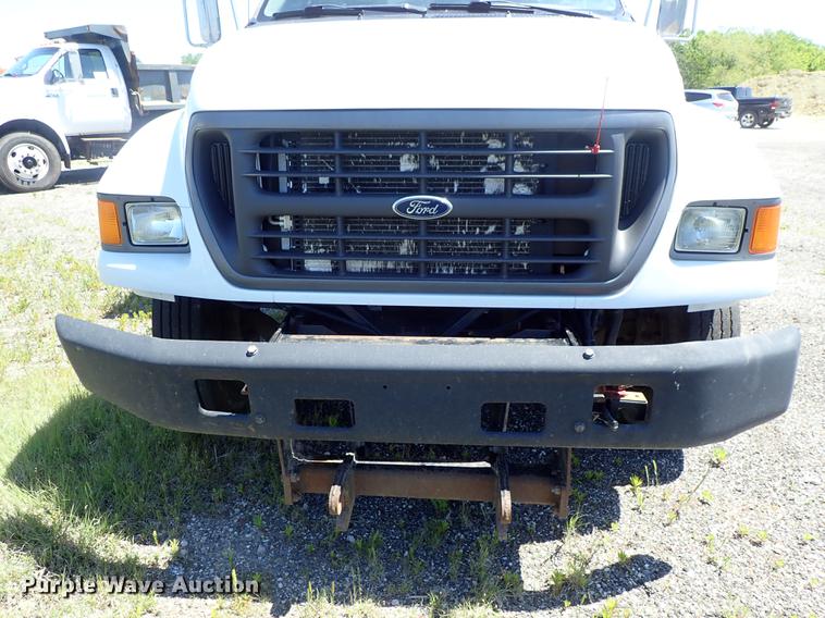 image for item DE5334 2002 Ford F650 dump truck