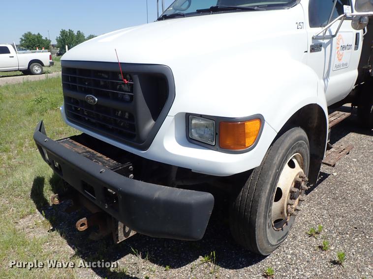image for item DE5334 2002 Ford F650 dump truck