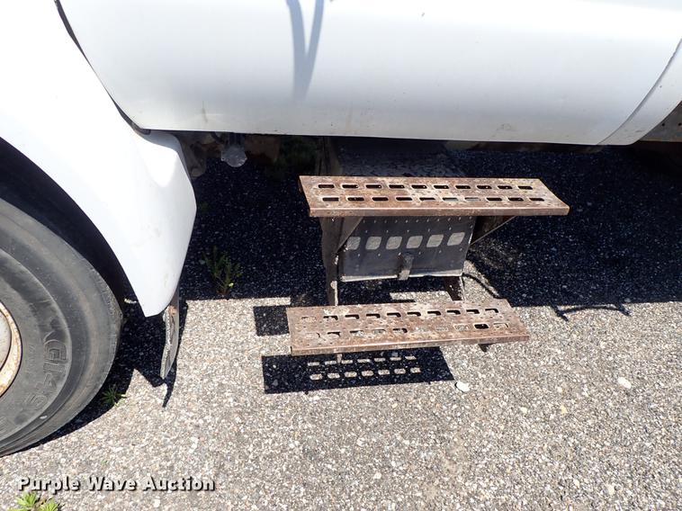 image for item DE5334 2002 Ford F650 dump truck