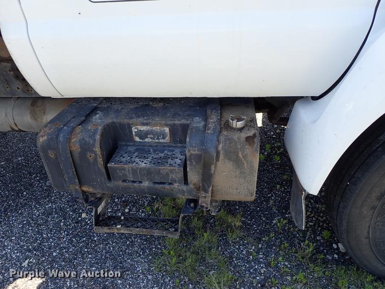 image for item DE5334 2002 Ford F650 dump truck