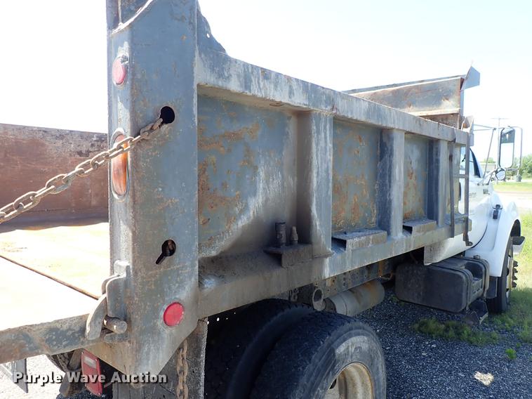 image for item DE5334 2002 Ford F650 dump truck